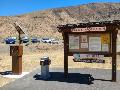 Roza $5 BLM Parking Station